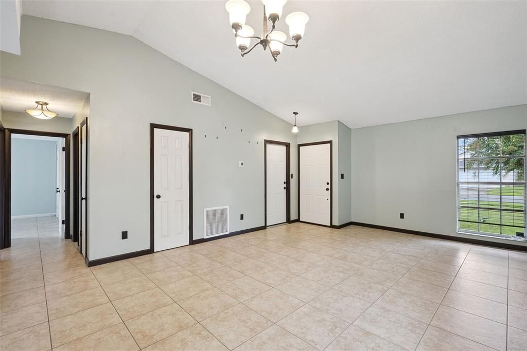 For Sale: $304,987 (2 beds, 2 baths, 987 Square Feet)