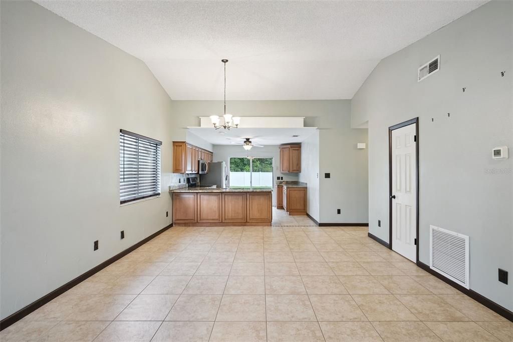 For Sale: $304,987 (2 beds, 2 baths, 987 Square Feet)