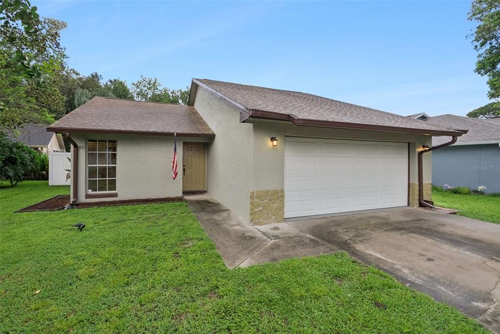 For Sale: $304,987 (2 beds, 2 baths, 987 Square Feet)