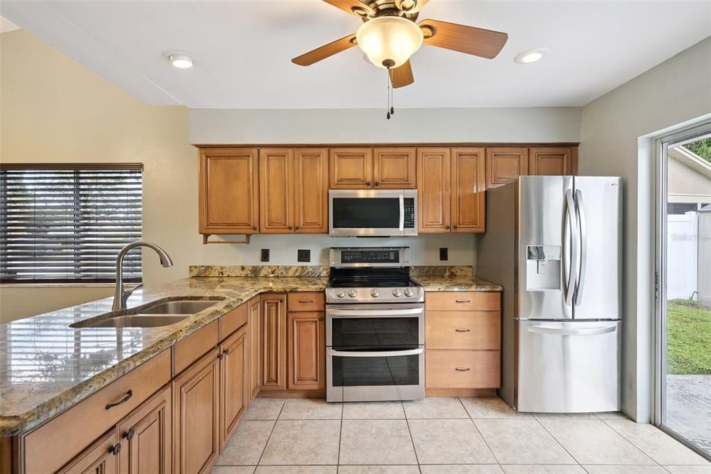 For Sale: $304,987 (2 beds, 2 baths, 987 Square Feet)