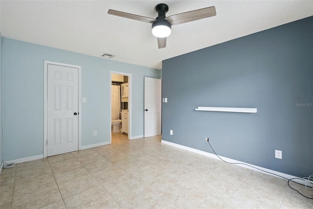 For Sale: $304,987 (2 beds, 2 baths, 987 Square Feet)