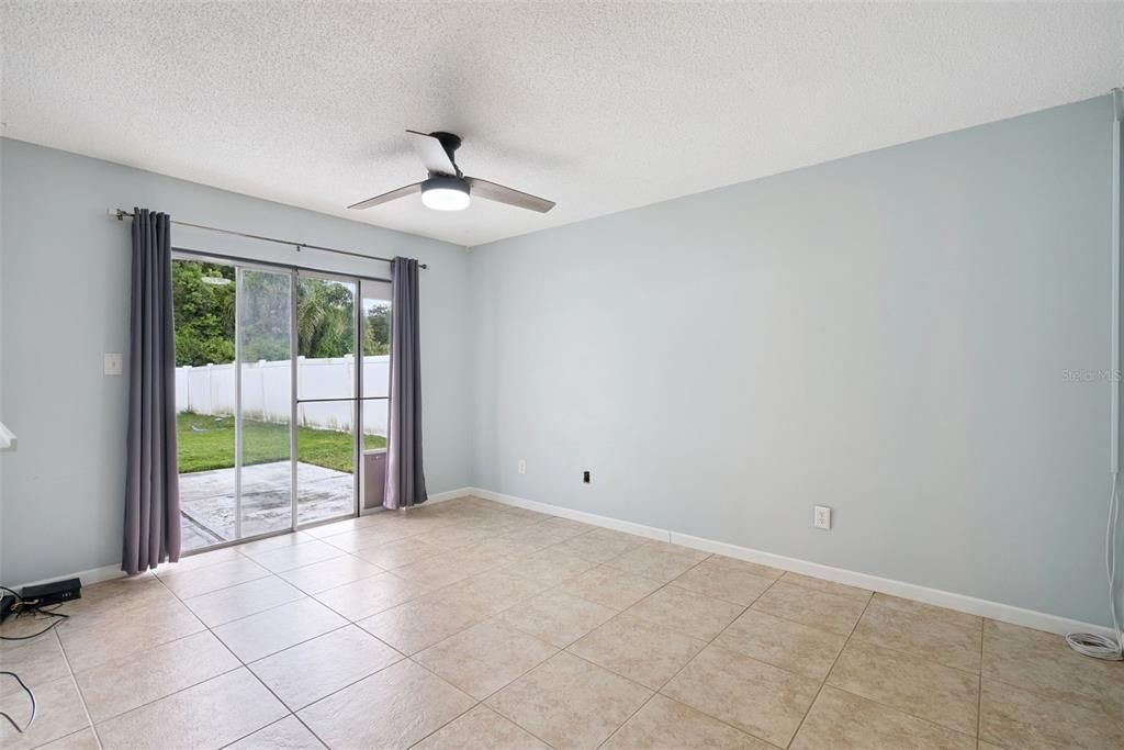 For Sale: $304,987 (2 beds, 2 baths, 987 Square Feet)
