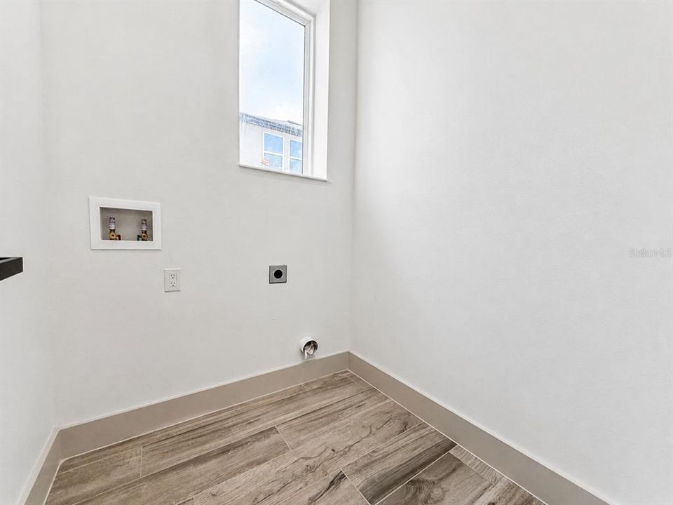For Rent: $3,650 (3 beds, 2 baths, 2210 Square Feet)
