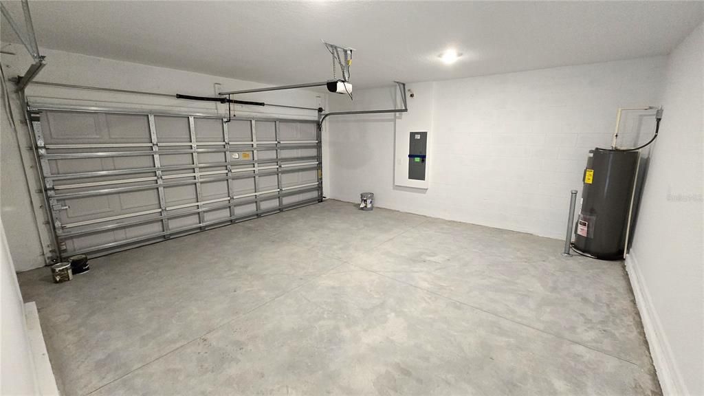 For Sale: $369,000 (5 beds, 3 baths, 2600 Square Feet)