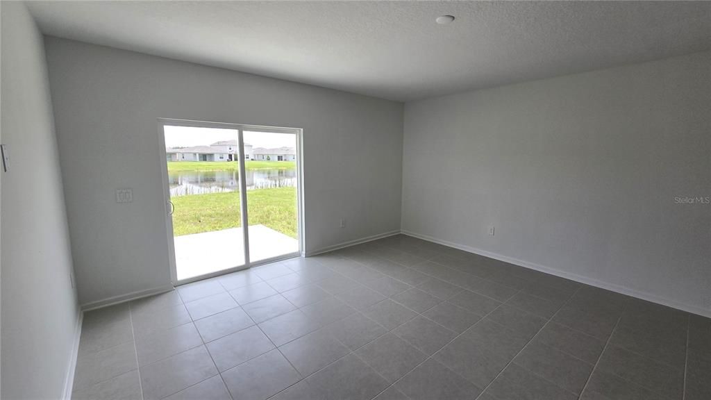 For Sale: $369,000 (5 beds, 3 baths, 2600 Square Feet)