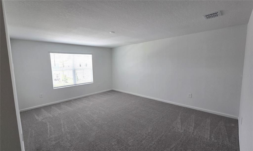 For Sale: $369,000 (5 beds, 3 baths, 2600 Square Feet)