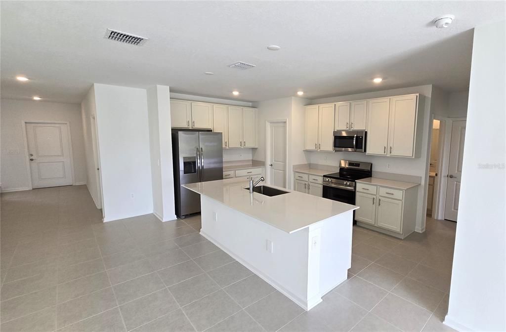 For Sale: $369,000 (5 beds, 3 baths, 2600 Square Feet)