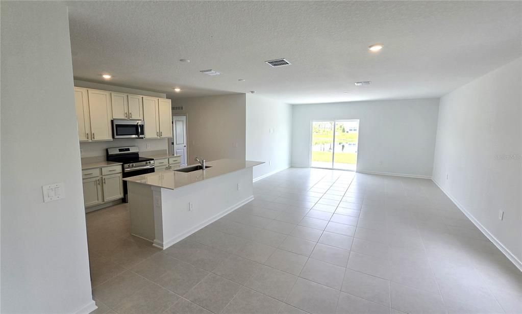 For Sale: $369,000 (5 beds, 3 baths, 2600 Square Feet)