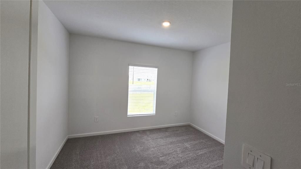 For Sale: $369,000 (5 beds, 3 baths, 2600 Square Feet)