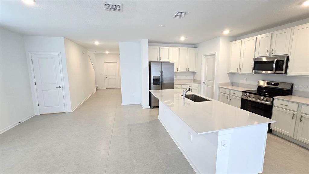 For Sale: $369,000 (5 beds, 3 baths, 2600 Square Feet)