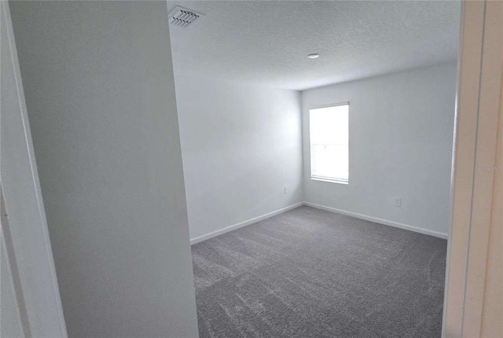 For Sale: $369,000 (5 beds, 3 baths, 2600 Square Feet)