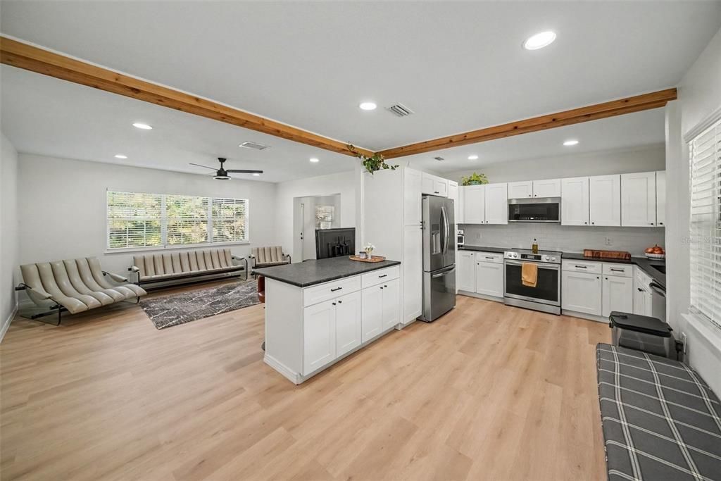 For Sale: $435,000 (3 beds, 2 baths, 1369 Square Feet)