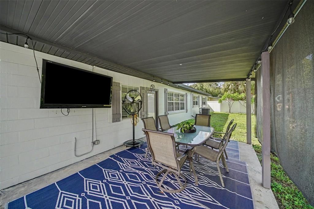 For Sale: $435,000 (3 beds, 2 baths, 1369 Square Feet)