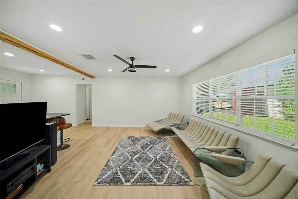For Sale: $435,000 (3 beds, 2 baths, 1369 Square Feet)