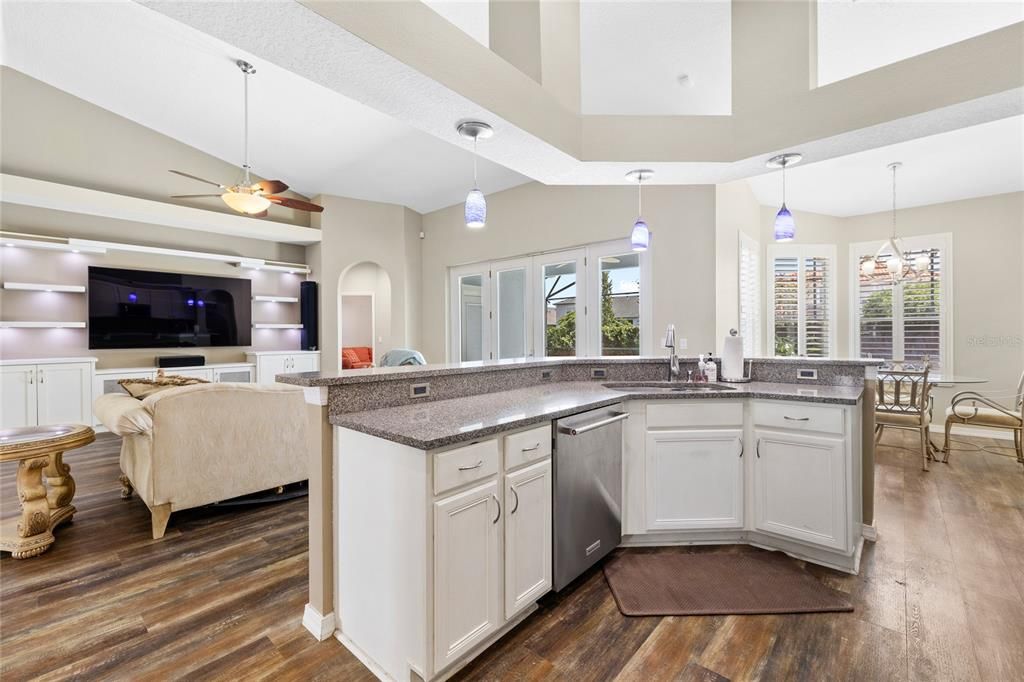For Sale: $575,000 (4 beds, 3 baths, 2466 Square Feet)