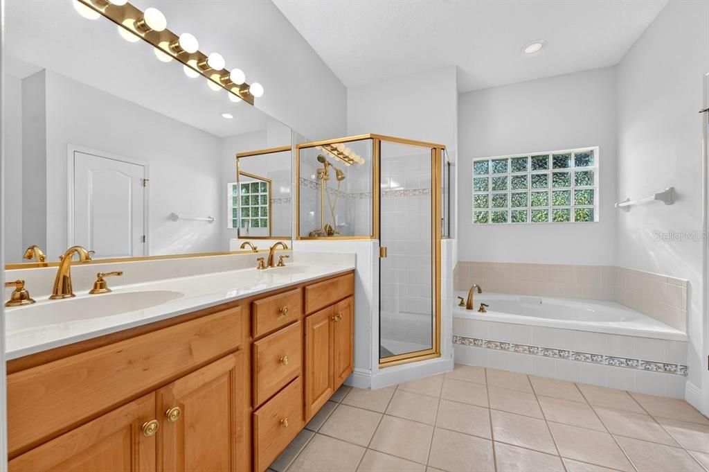 For Sale: $449,900 (3 beds, 2 baths, 2411 Square Feet)