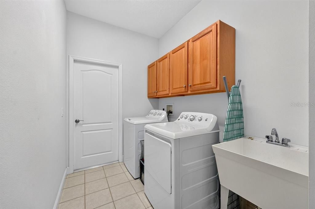 For Sale: $449,900 (3 beds, 2 baths, 2411 Square Feet)