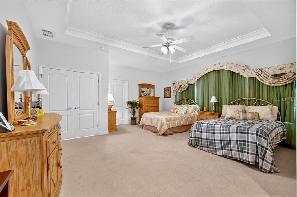 For Sale: $449,900 (3 beds, 2 baths, 2411 Square Feet)