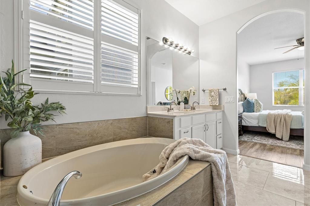 For Sale: $594,000 (5 beds, 3 baths, 2774 Square Feet)