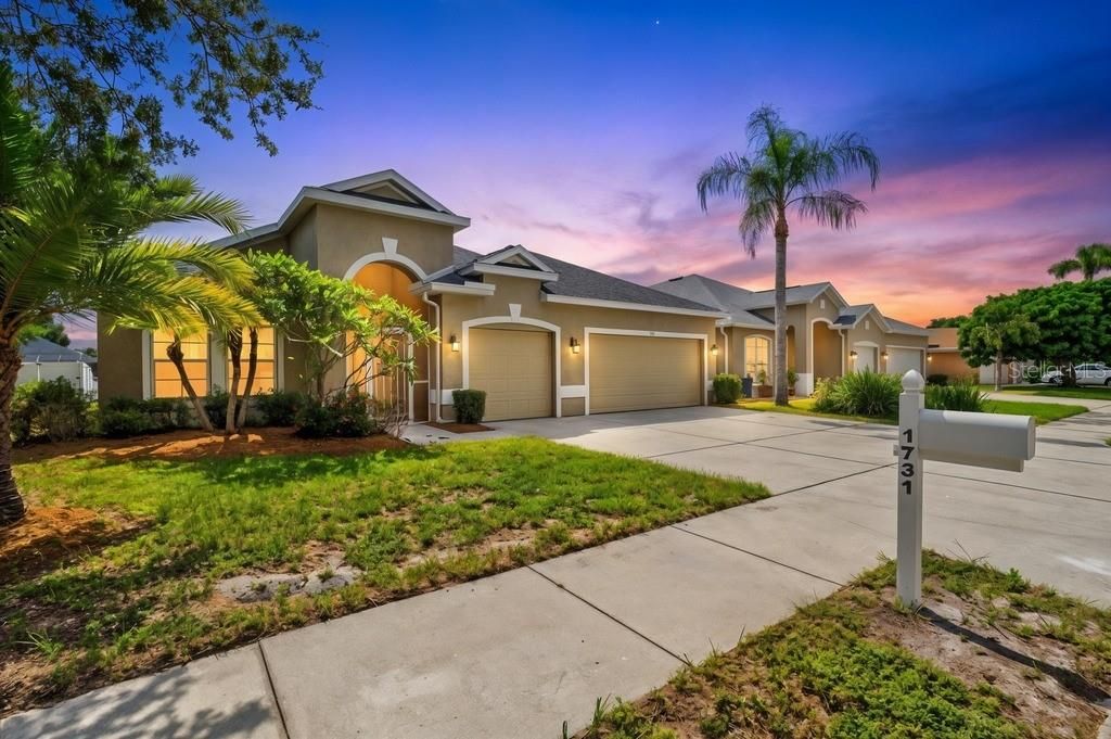 For Sale: $594,000 (5 beds, 3 baths, 2774 Square Feet)
