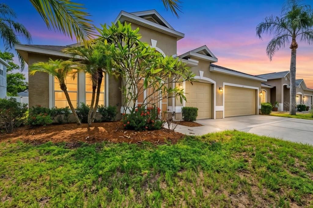For Sale: $594,000 (5 beds, 3 baths, 2774 Square Feet)
