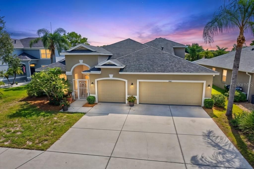 For Sale: $594,000 (5 beds, 3 baths, 2774 Square Feet)