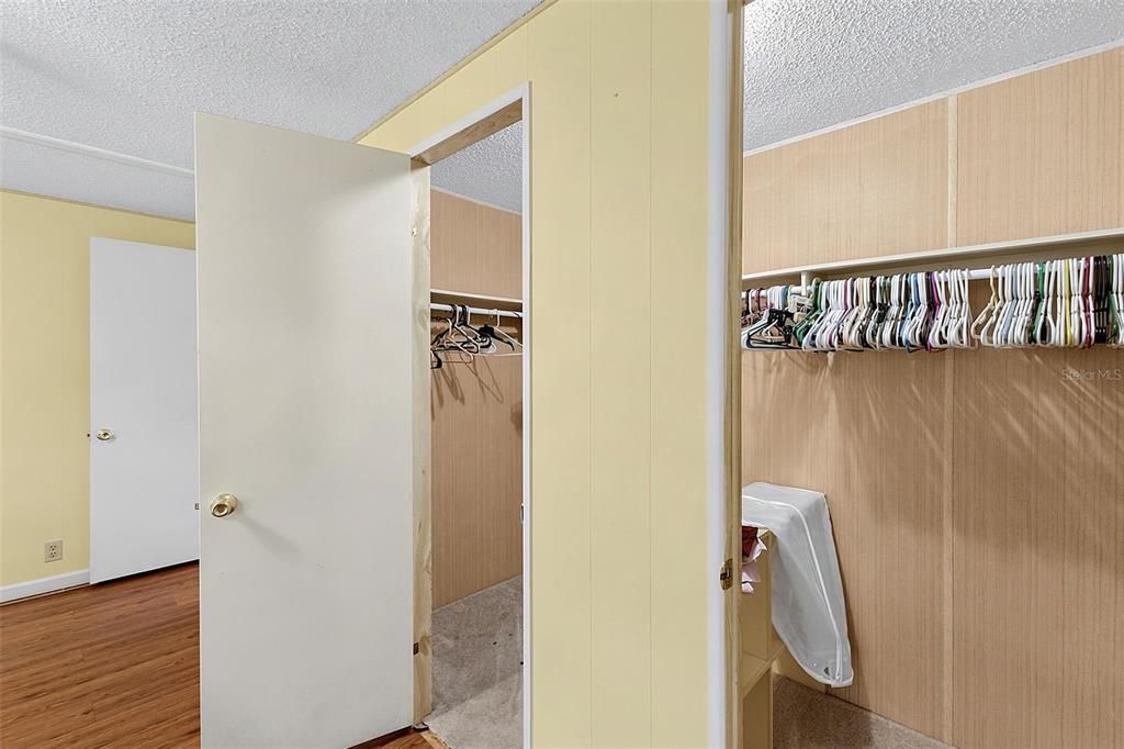For Sale: $129,000 (2 beds, 2 baths, 1144 Square Feet)