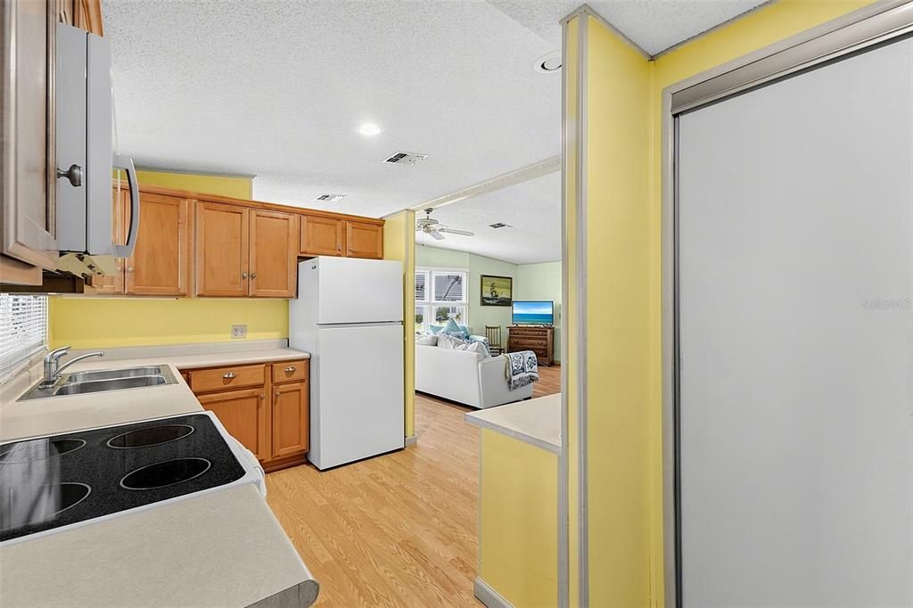For Sale: $129,000 (2 beds, 2 baths, 1144 Square Feet)