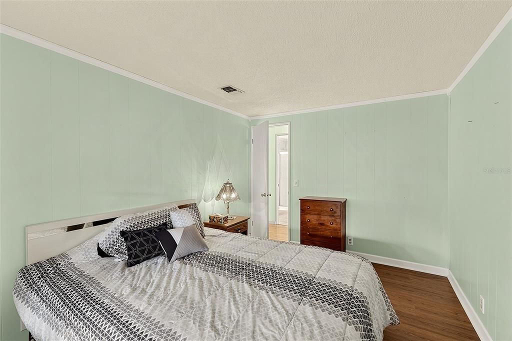 For Sale: $129,000 (2 beds, 2 baths, 1144 Square Feet)