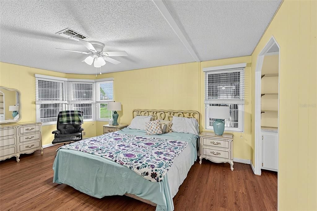 For Sale: $129,000 (2 beds, 2 baths, 1144 Square Feet)