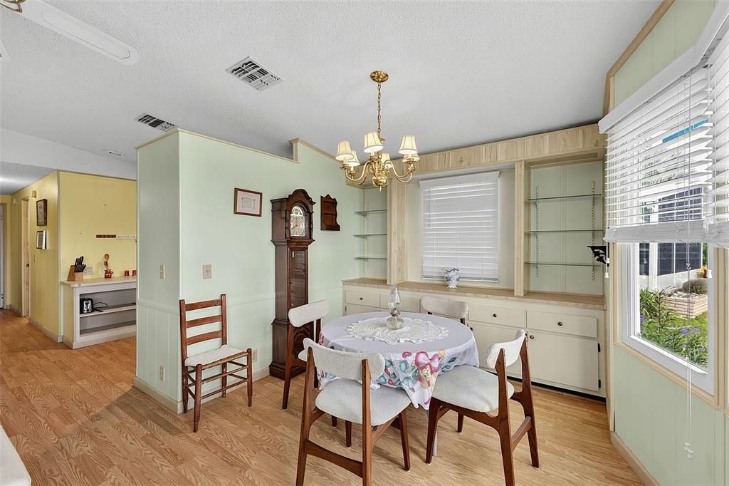 For Sale: $129,000 (2 beds, 2 baths, 1144 Square Feet)