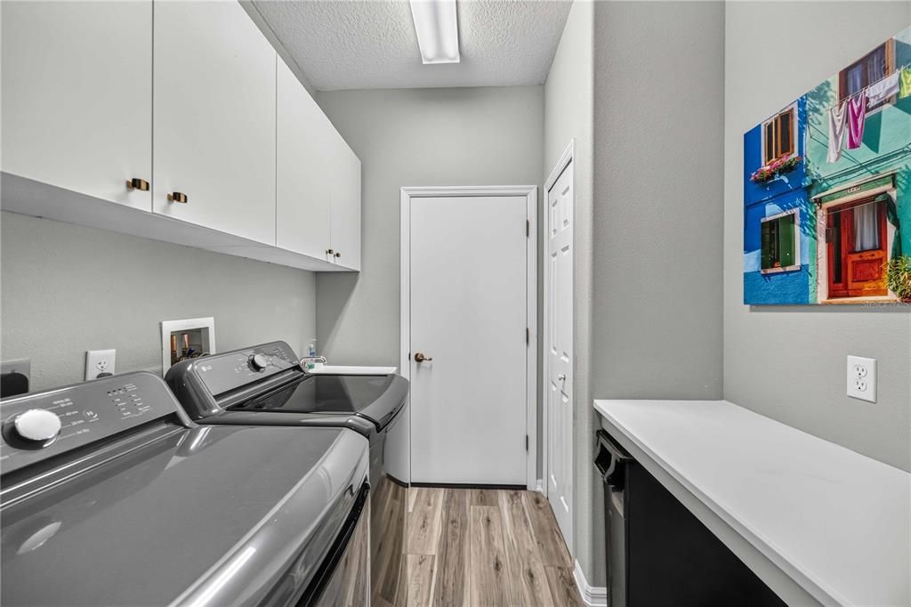 For Sale: $399,900 (3 beds, 2 baths, 1839 Square Feet)