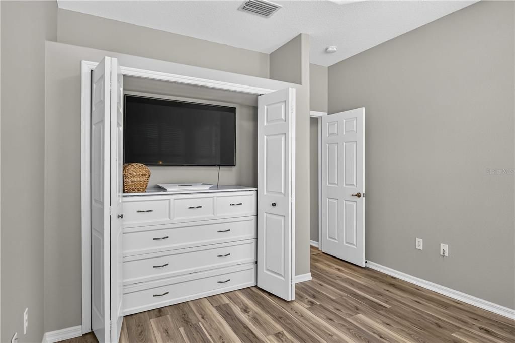 For Sale: $399,900 (3 beds, 2 baths, 1839 Square Feet)