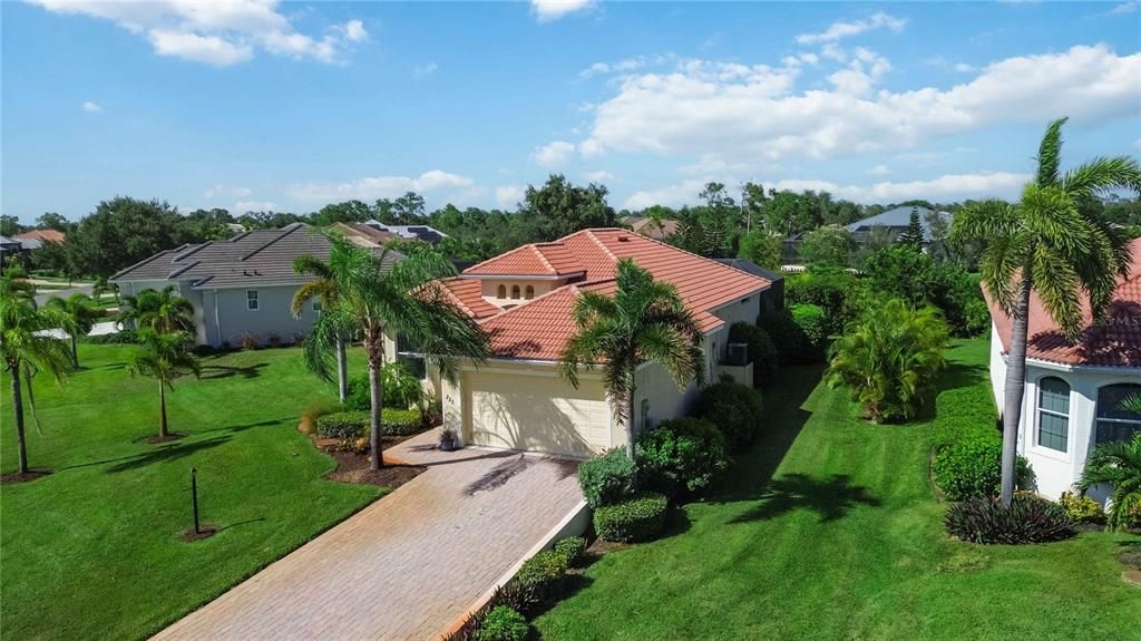 For Sale: $399,900 (3 beds, 2 baths, 1839 Square Feet)