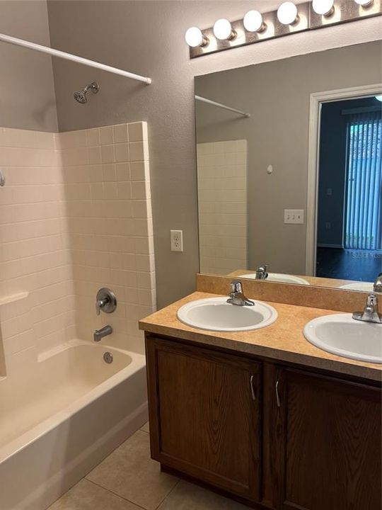 For Rent: $1,695 (3 beds, 2 baths, 1000 Square Feet)