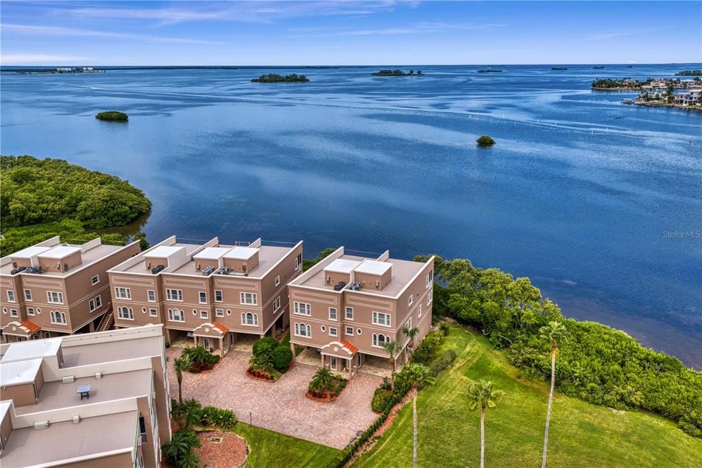 En Venta: $1,500,000 (4 camas, 3 baños, 2832 Pies cuadrados)