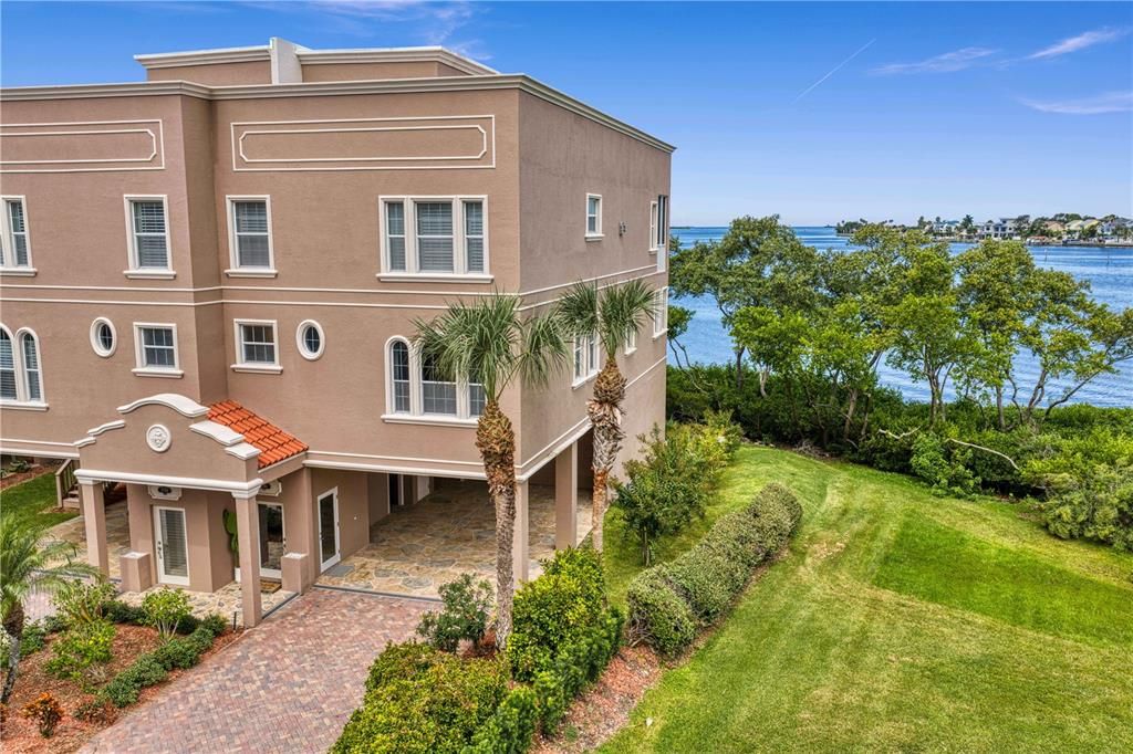 En Venta: $1,500,000 (4 camas, 3 baños, 2832 Pies cuadrados)