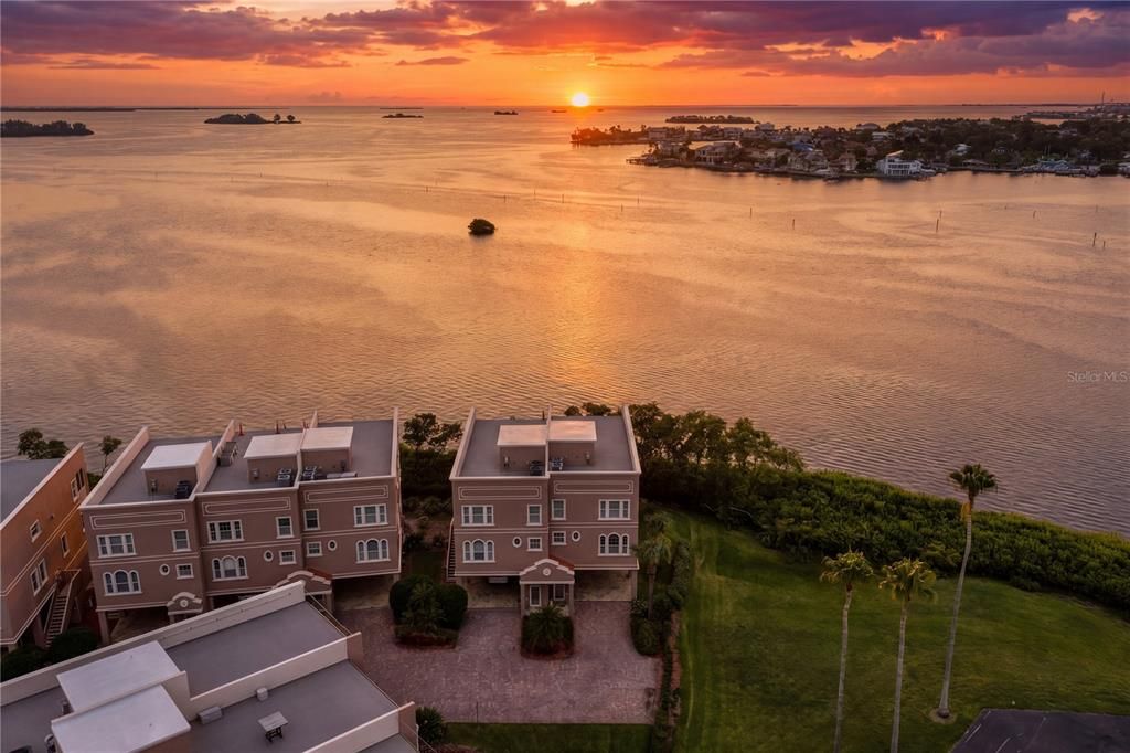 En Venta: $1,500,000 (4 camas, 3 baños, 2832 Pies cuadrados)