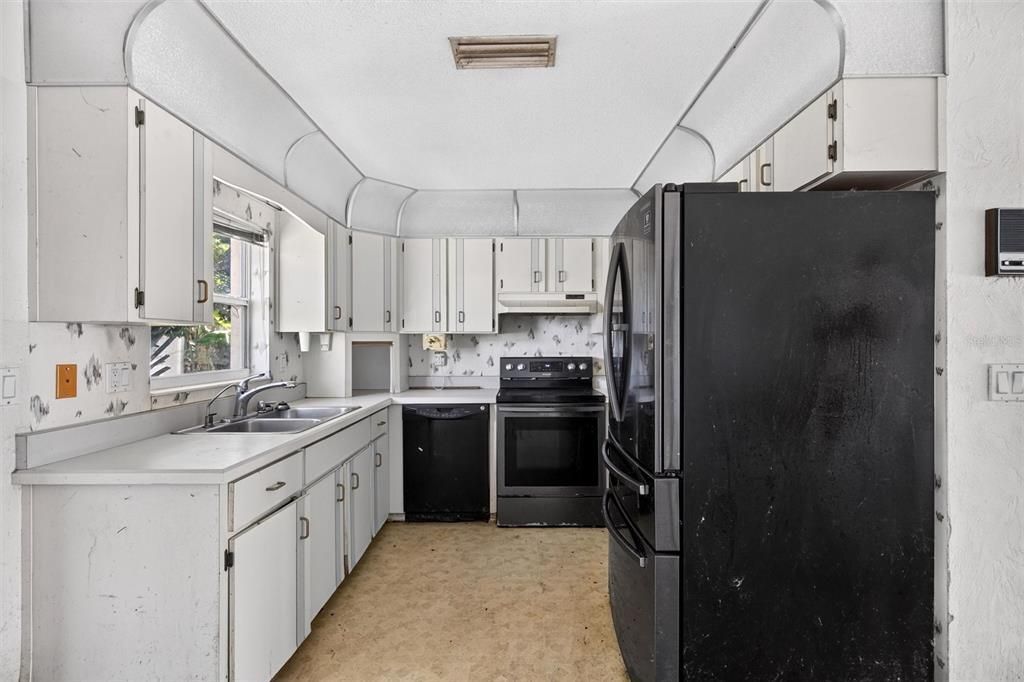Под контрактом: $299,999 (3 спален, 2 ванн, 1293 Квадратных фут)