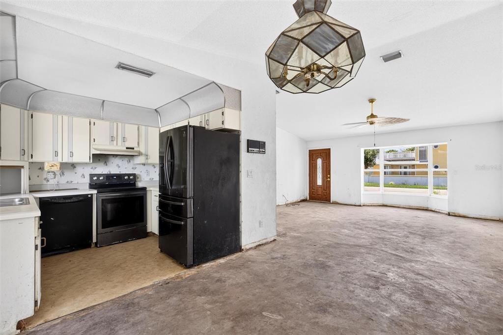 Под контрактом: $299,999 (3 спален, 2 ванн, 1293 Квадратных фут)