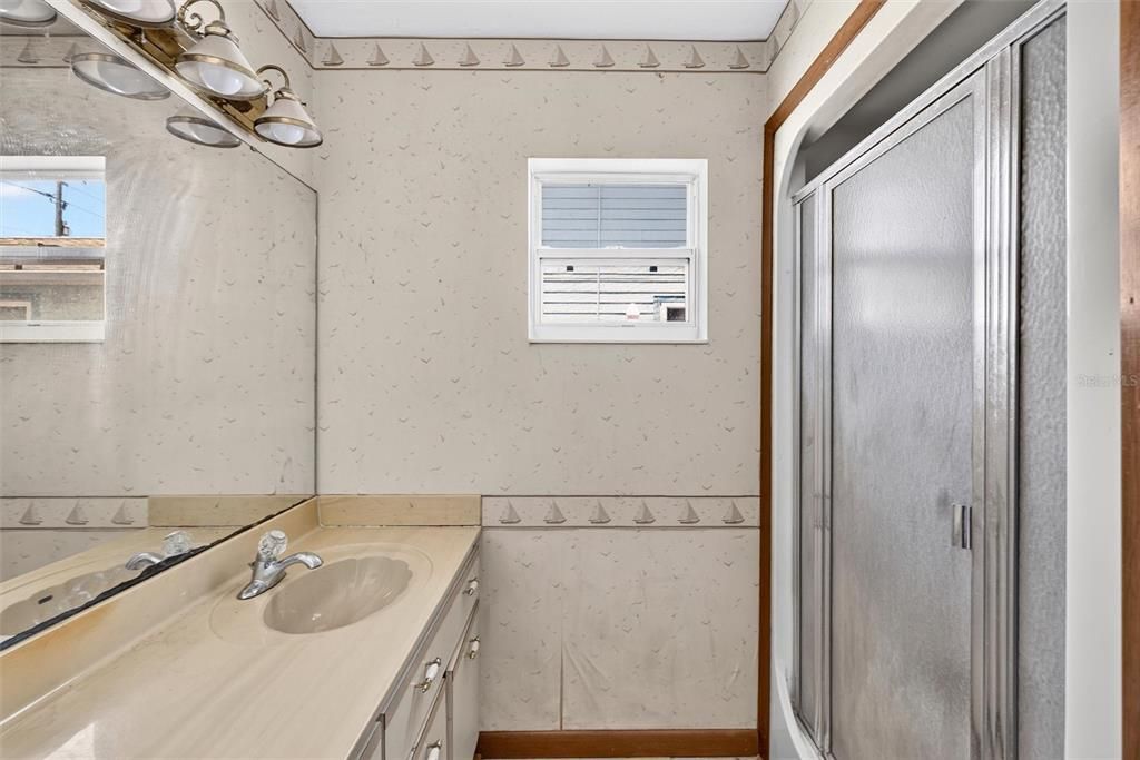 Под контрактом: $299,999 (3 спален, 2 ванн, 1293 Квадратных фут)