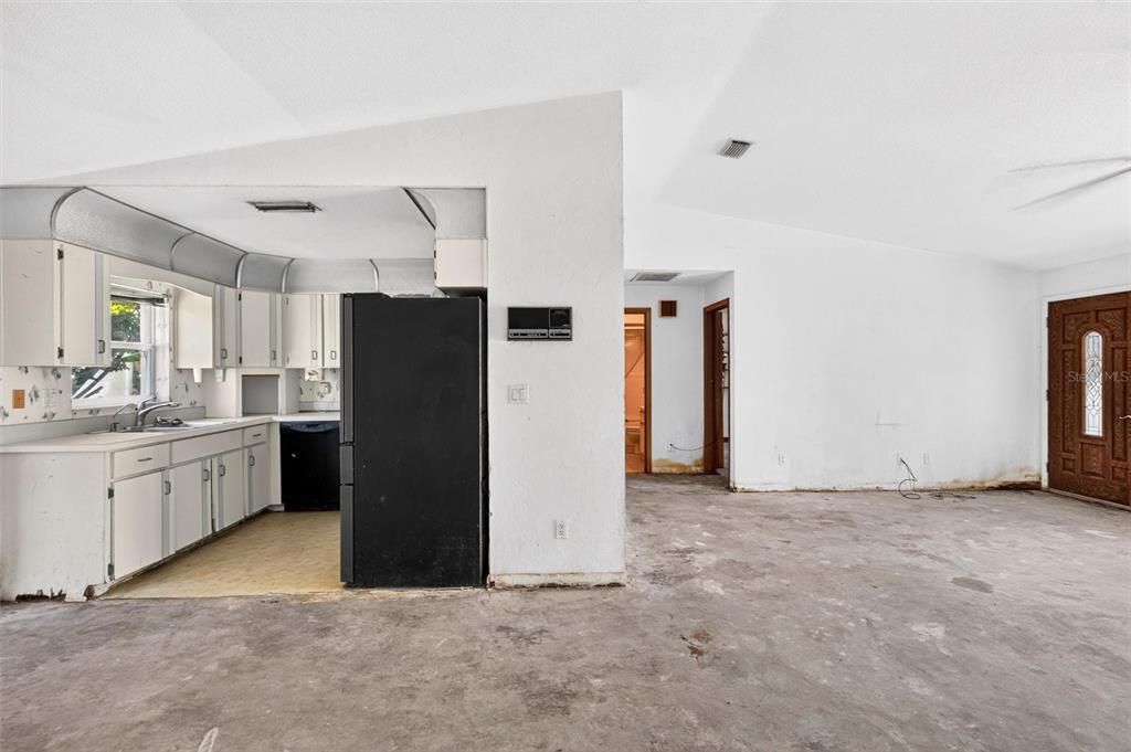 Под контрактом: $299,999 (3 спален, 2 ванн, 1293 Квадратных фут)