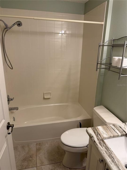 For Rent: $2,600 (3 beds, 2 baths, 1979 Square Feet)