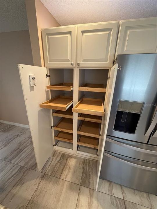 For Rent: $2,600 (3 beds, 2 baths, 1979 Square Feet)