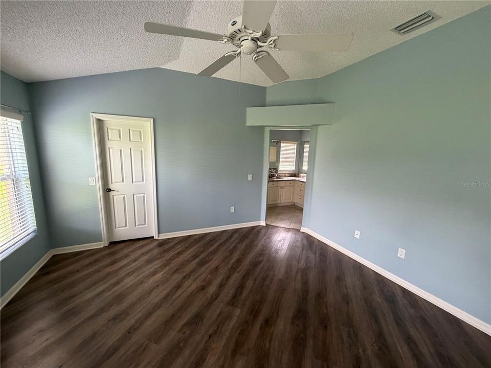 For Rent: $2,600 (3 beds, 2 baths, 1979 Square Feet)