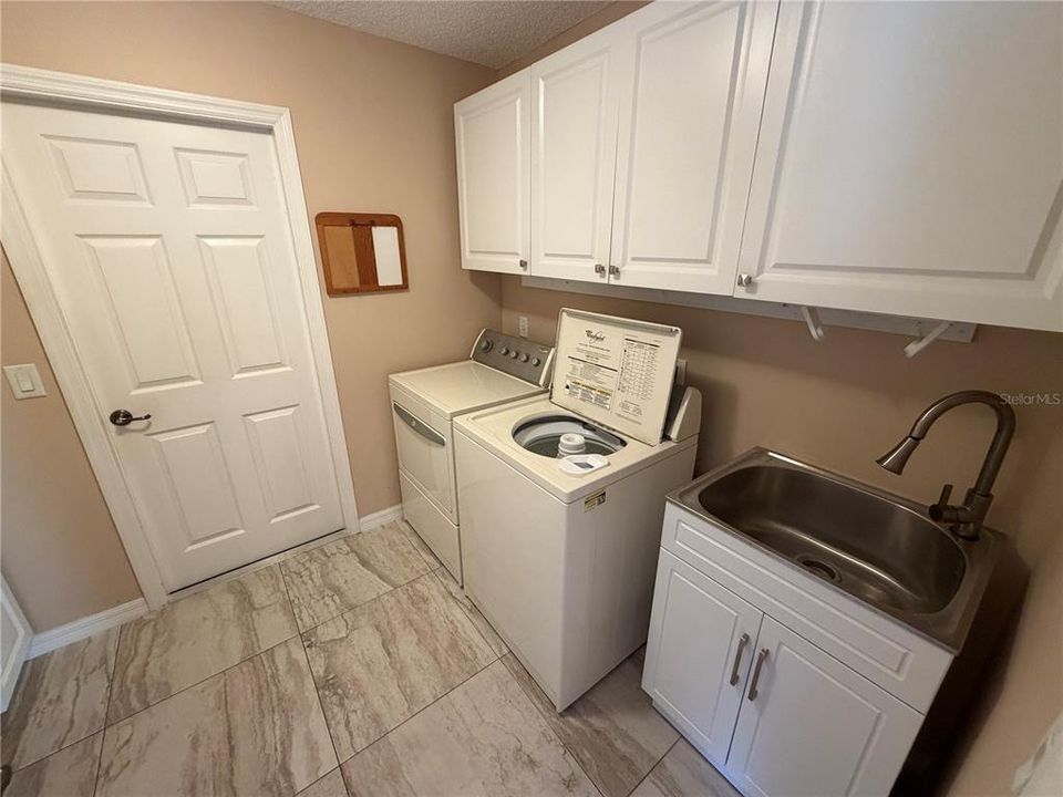 For Rent: $2,600 (3 beds, 2 baths, 1979 Square Feet)
