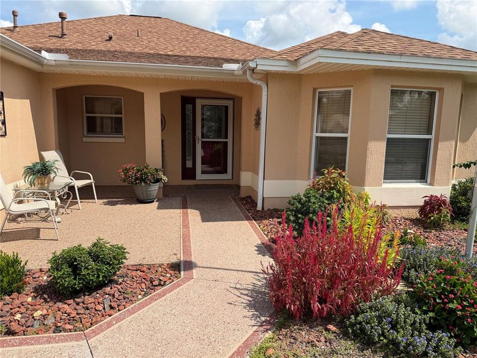 For Rent: $2,600 (3 beds, 2 baths, 1979 Square Feet)