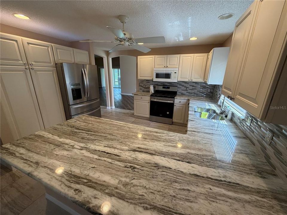 For Rent: $2,600 (3 beds, 2 baths, 1979 Square Feet)