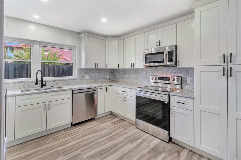 En Venta: $225,000 (3 camas, 2 baños, 1586 Pies cuadrados)