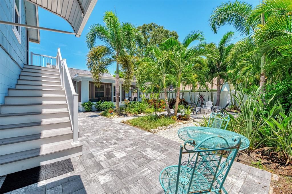 For Rent: $2,900 (2 beds, 1 baths, 1012 Square Feet)